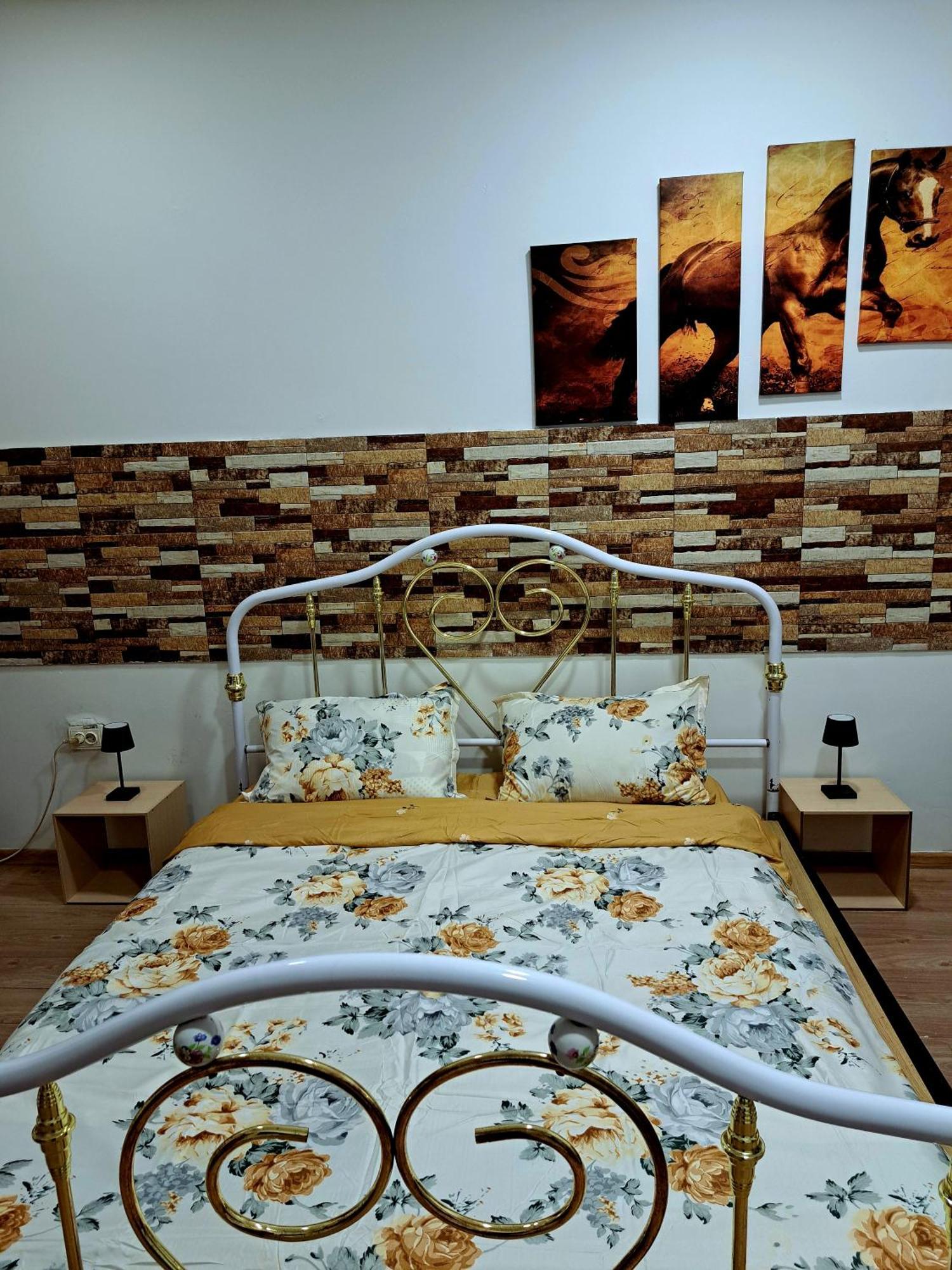 Regim Hotelier Pietonala 오라데아 외부 사진