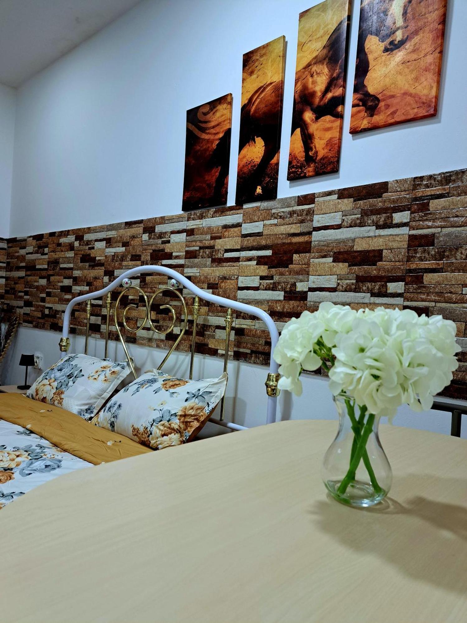 Regim Hotelier Pietonala 오라데아 외부 사진